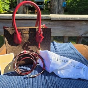 MICHAEL KORS LEATHER CROSSBODY HANDBAG. MUST SEE! NEW